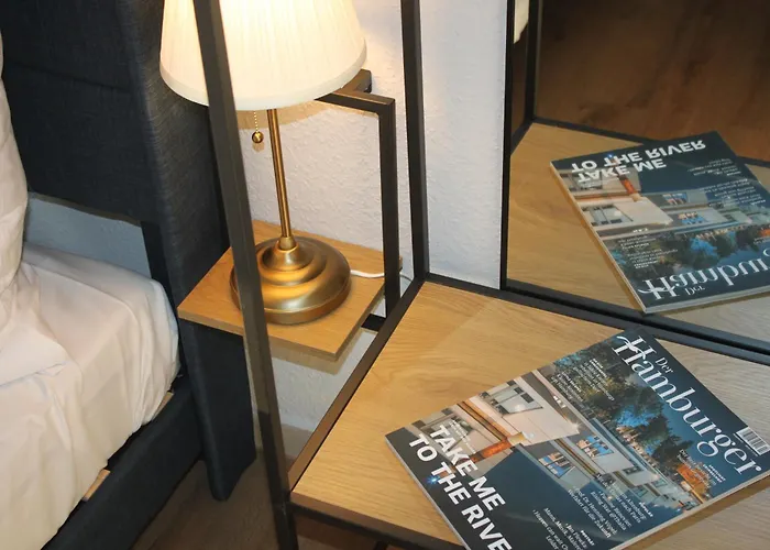 R B Apartment Hamburg Duo - perfekt für Monteure - Küchenzeile - Smart TV - Bad mit Toilette und Dusche auf dem Flur gegenüber des Zimmers zur Alleinnutzung